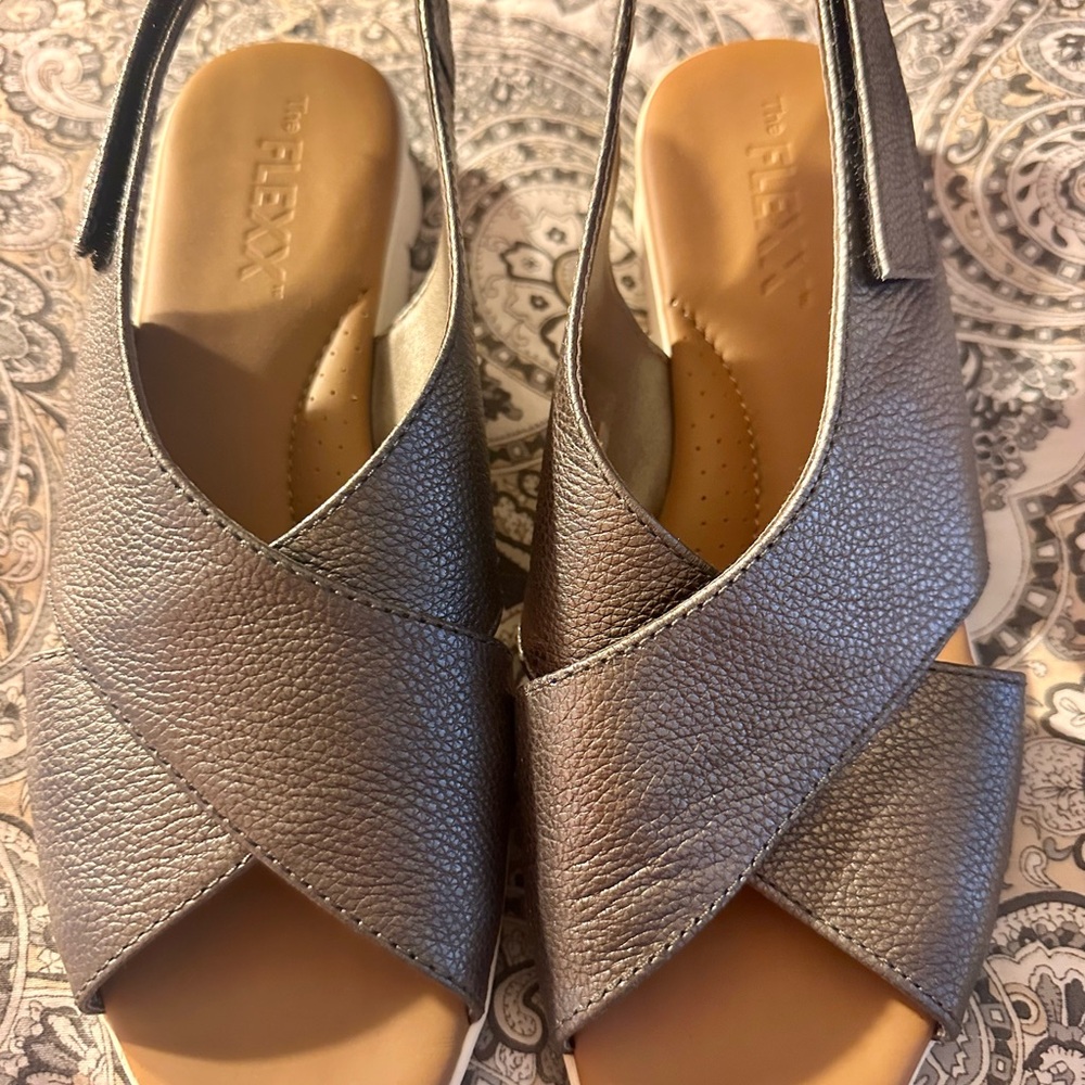 THE FLEXX Silver Cross-Strap Sandals